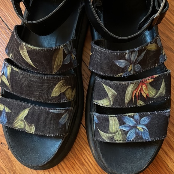 Doc Marten sandals with buckle detail - Picture 3 of 4